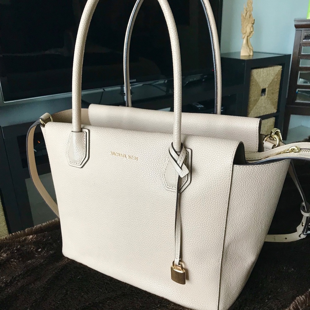 MK Pebble Leather Bag in blush , gold hardware!